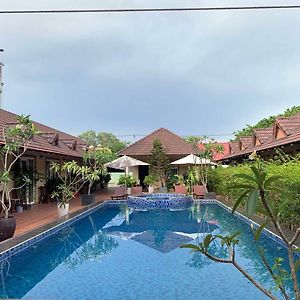 Hello Kampot Resort